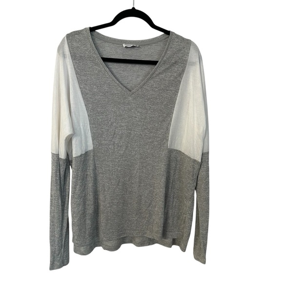 Vince. Women’s Long Sleeve Gray & White Colorblock V-Neck Top Sz M GUC - Picture 1 of 6